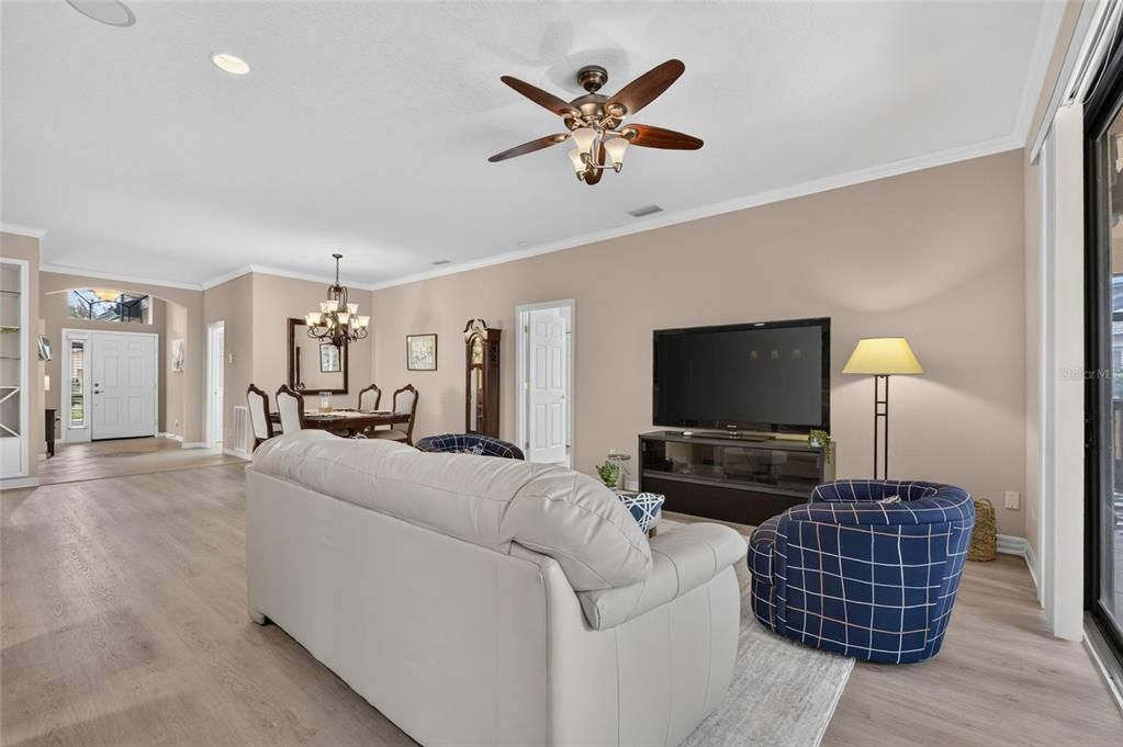 На продажу: $407,000 (2 спален, 2 ванн, 1933 Квадратных фут)