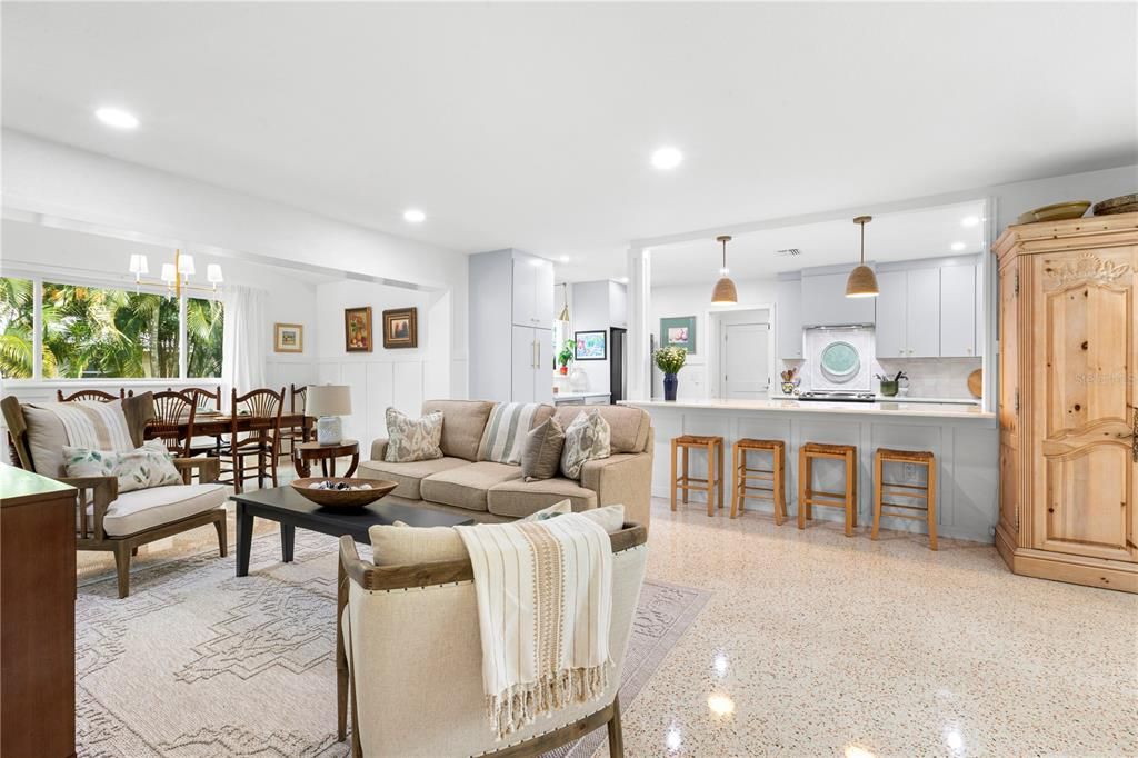 На продажу: $879,900 (3 спален, 3 ванн, 1987 Квадратных фут)
