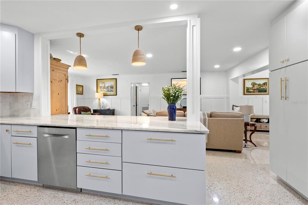 На продажу: $879,900 (3 спален, 3 ванн, 1987 Квадратных фут)