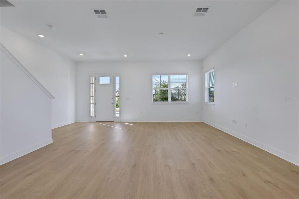 Activo con contrato: $359,990 (3 camas, 2 baños, 1764 Pies cuadrados)