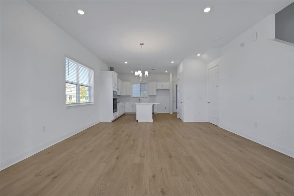 Activo con contrato: $359,990 (3 camas, 2 baños, 1764 Pies cuadrados)