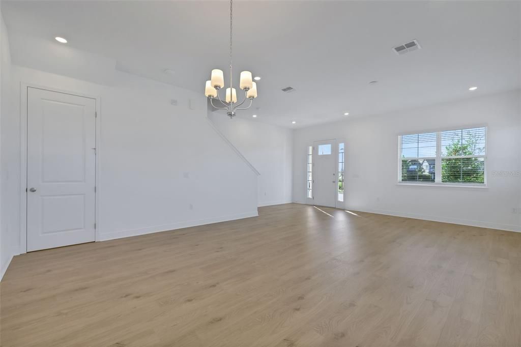 Activo con contrato: $359,990 (3 camas, 2 baños, 1764 Pies cuadrados)