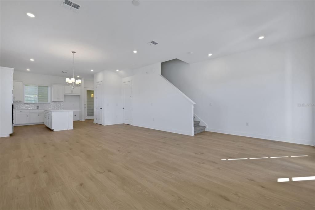 Activo con contrato: $359,990 (3 camas, 2 baños, 1764 Pies cuadrados)