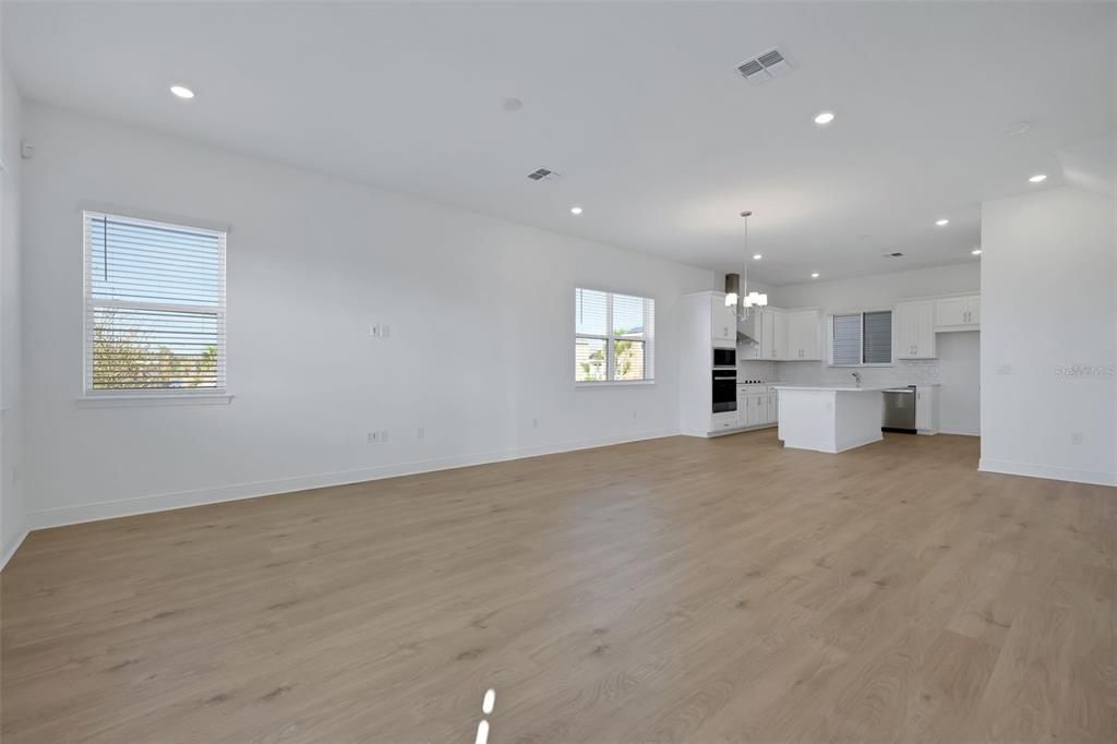 Activo con contrato: $359,990 (3 camas, 2 baños, 1764 Pies cuadrados)