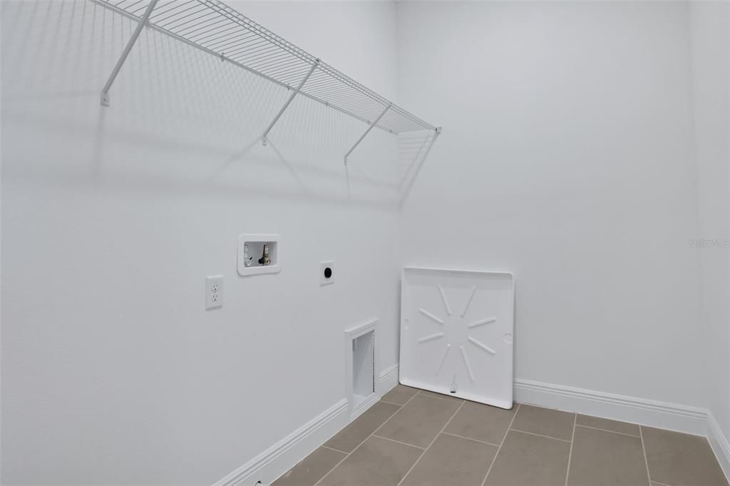Activo con contrato: $359,990 (3 camas, 2 baños, 1764 Pies cuadrados)
