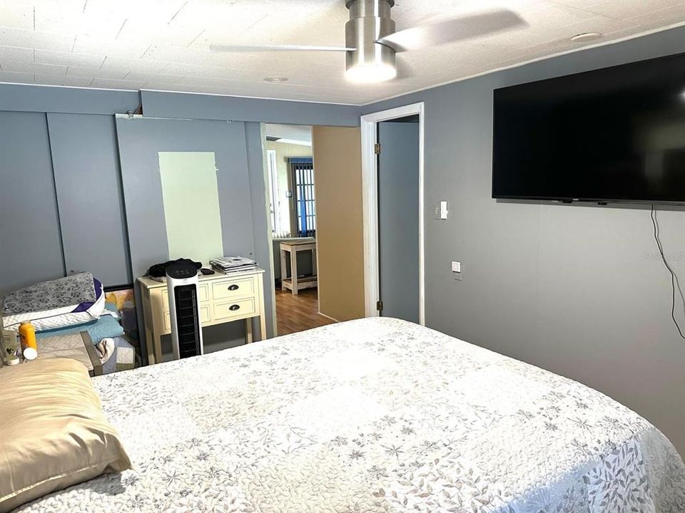 For Sale: $89,900 (1 beds, 1 baths, 740 Square Feet)
