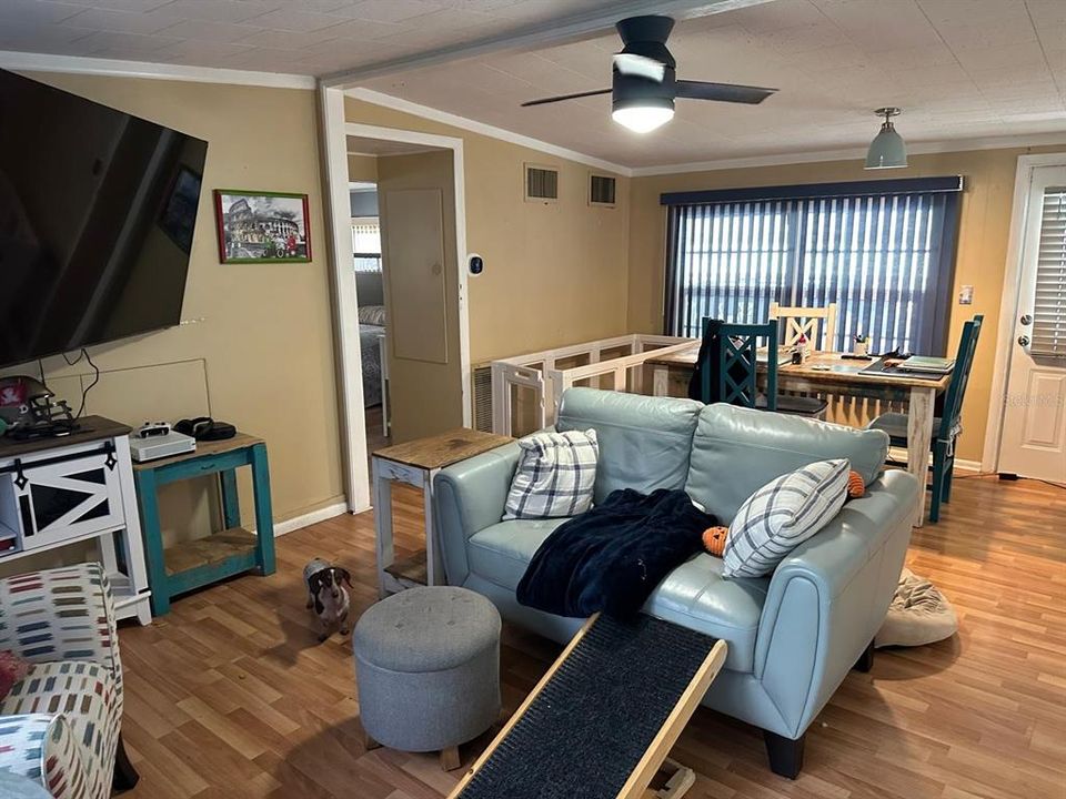 For Sale: $89,900 (1 beds, 1 baths, 740 Square Feet)