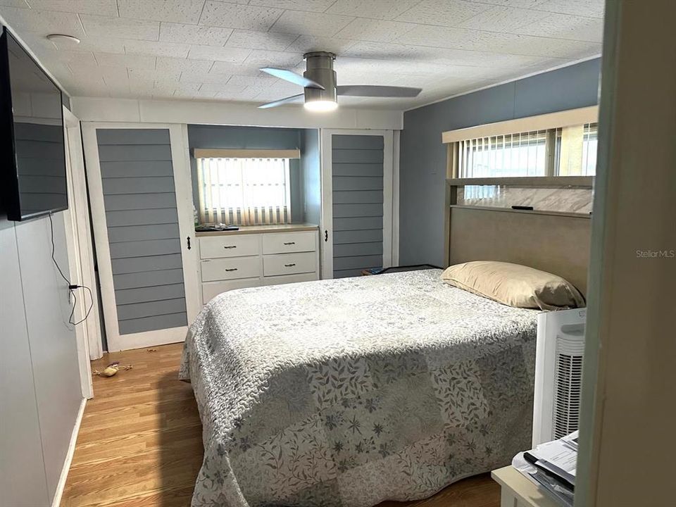 For Sale: $89,900 (1 beds, 1 baths, 740 Square Feet)