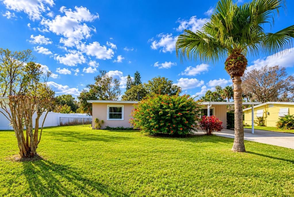 For Rent: $2,100 (2 beds, 1 baths, 1204 Square Feet)