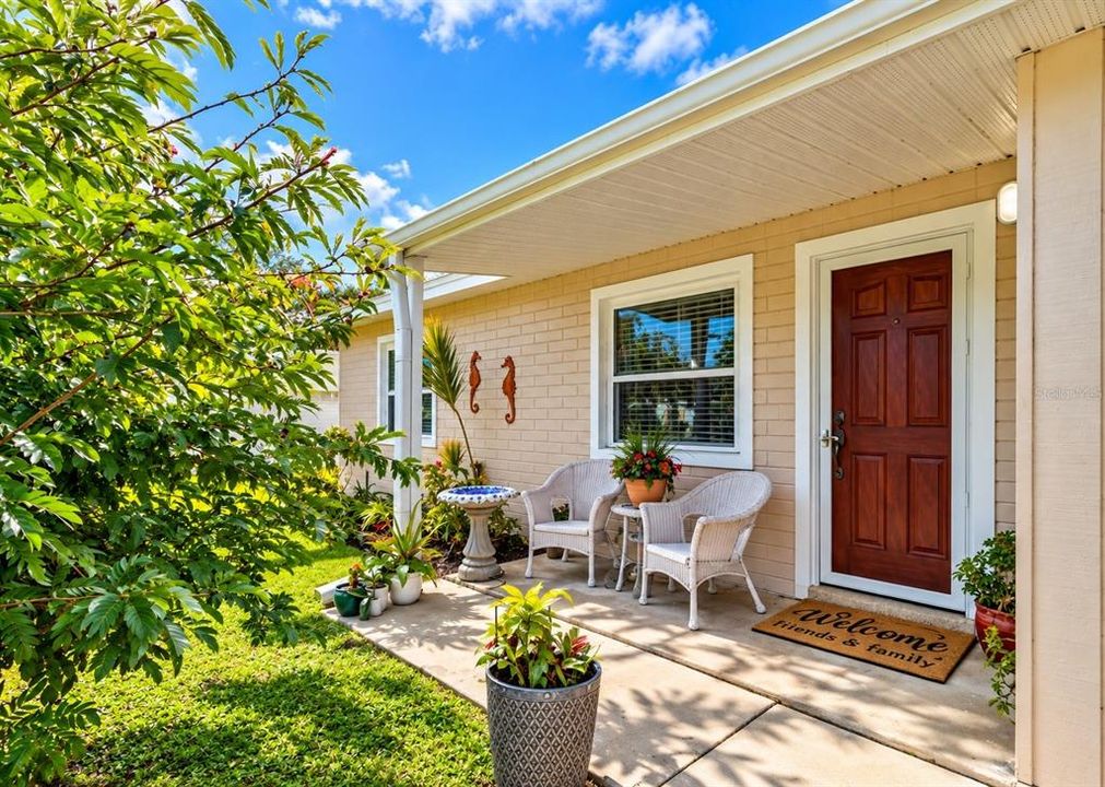 For Rent: $2,100 (2 beds, 1 baths, 1204 Square Feet)