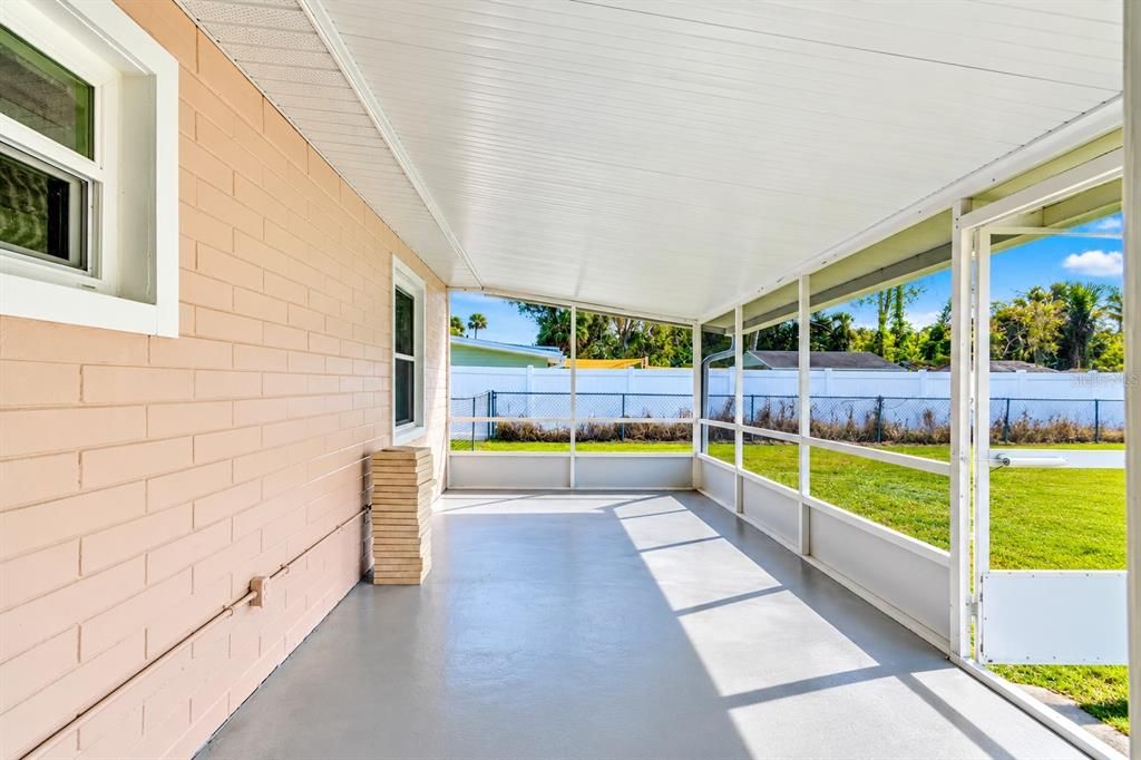 For Rent: $2,100 (2 beds, 1 baths, 1204 Square Feet)