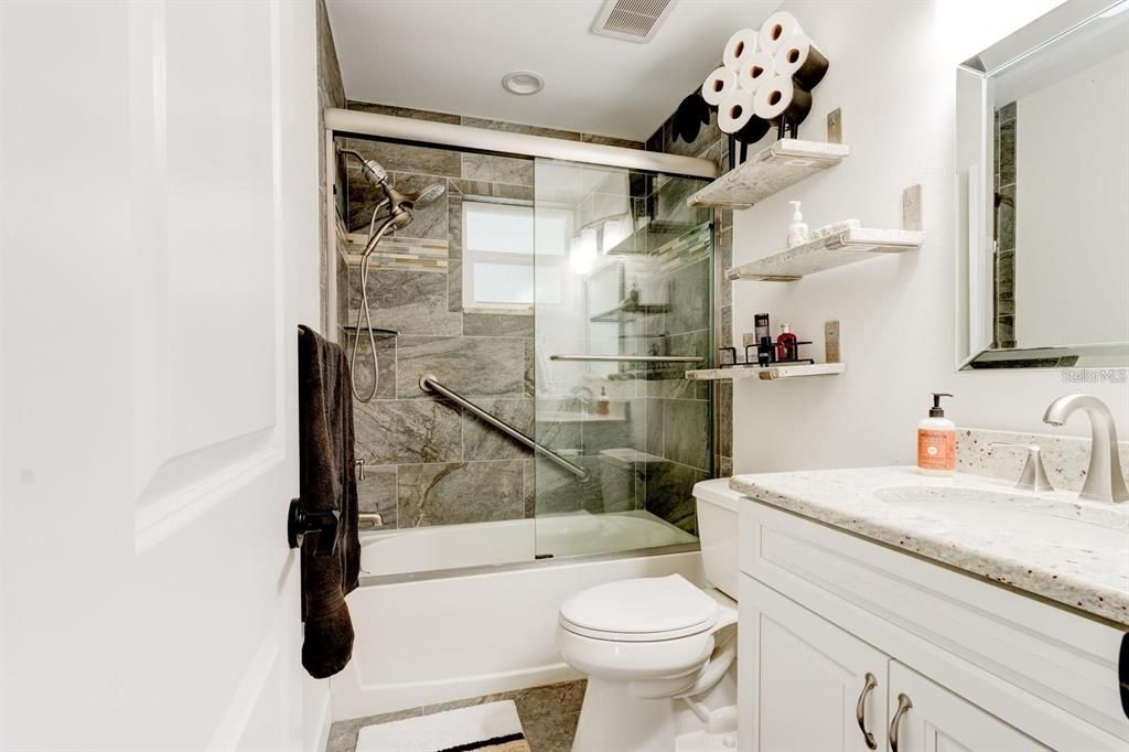For Rent: $2,100 (2 beds, 1 baths, 1204 Square Feet)