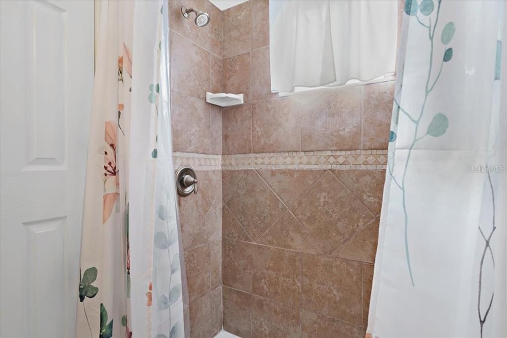 En Venta: $249,900 (2 camas, 2 baños, 1031 Pies cuadrados)