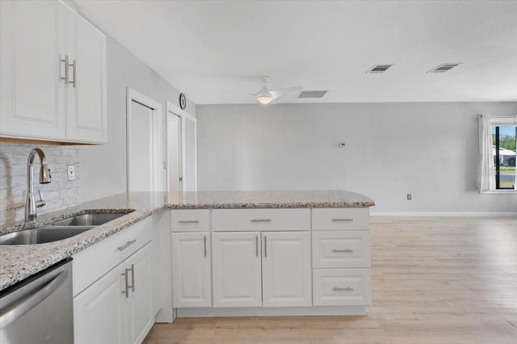 En Venta: $249,900 (2 camas, 2 baños, 1031 Pies cuadrados)