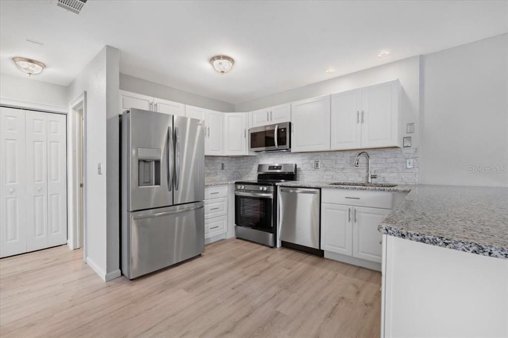 En Venta: $249,900 (2 camas, 2 baños, 1031 Pies cuadrados)