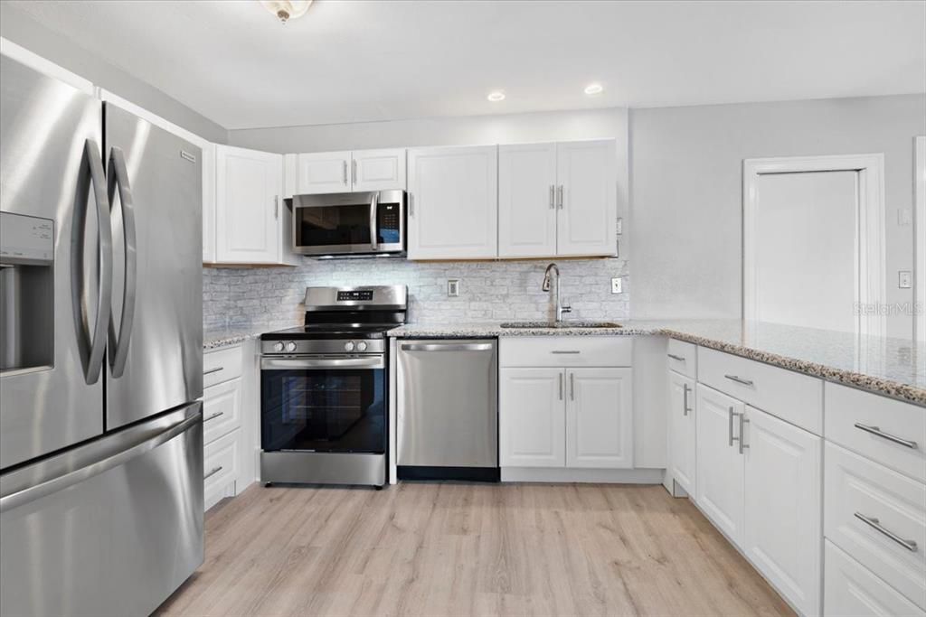 En Venta: $249,900 (2 camas, 2 baños, 1031 Pies cuadrados)