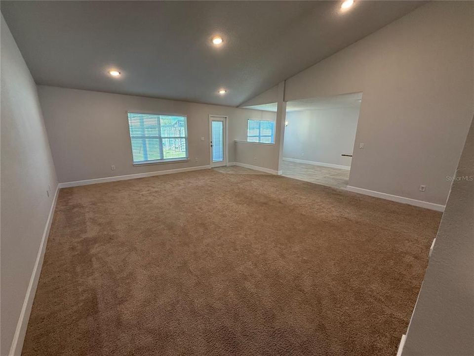 For Sale: $374,000 (4 beds, 3 baths, 3000 Square Feet)