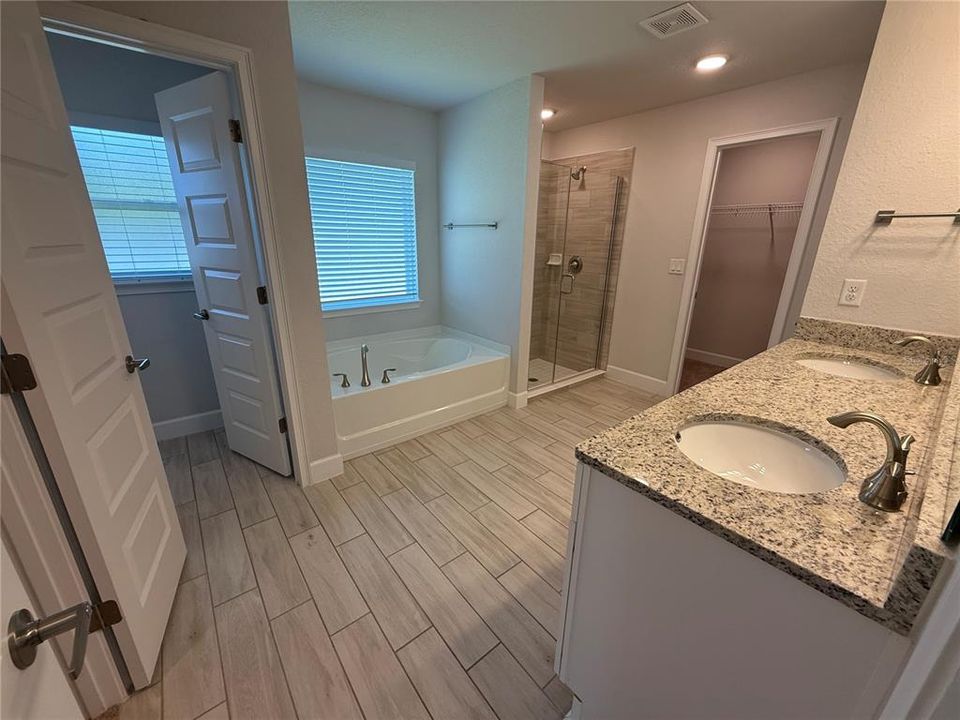 For Sale: $374,000 (4 beds, 3 baths, 3000 Square Feet)