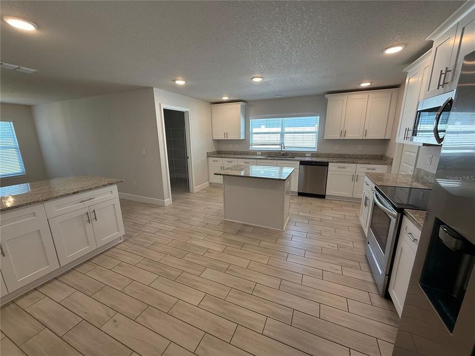 For Sale: $374,000 (4 beds, 3 baths, 3000 Square Feet)