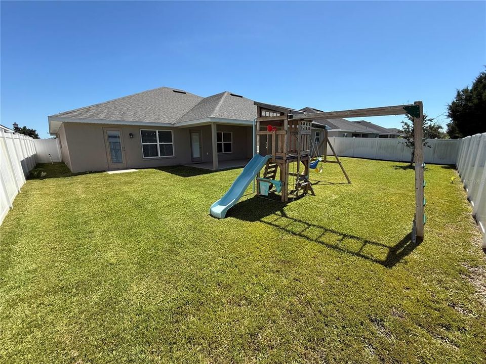 For Sale: $374,000 (4 beds, 3 baths, 3000 Square Feet)