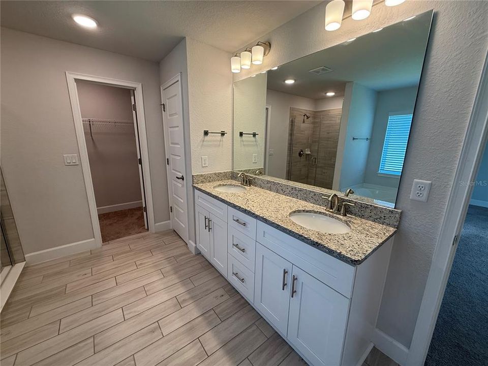 For Sale: $374,000 (4 beds, 3 baths, 3000 Square Feet)