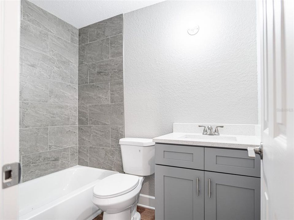 For Sale: $129,990 (2 beds, 2 baths, 930 Square Feet)