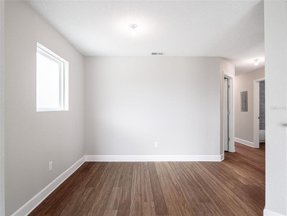 For Sale: $129,990 (2 beds, 2 baths, 930 Square Feet)