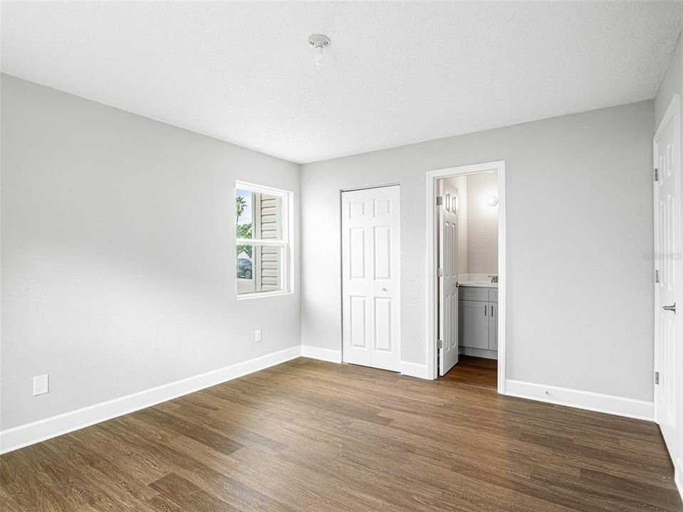 For Sale: $129,990 (2 beds, 2 baths, 930 Square Feet)