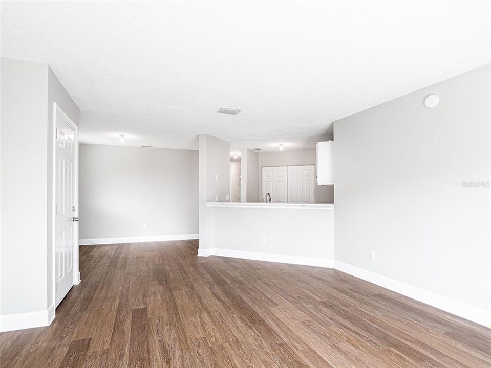 For Sale: $129,990 (2 beds, 2 baths, 930 Square Feet)
