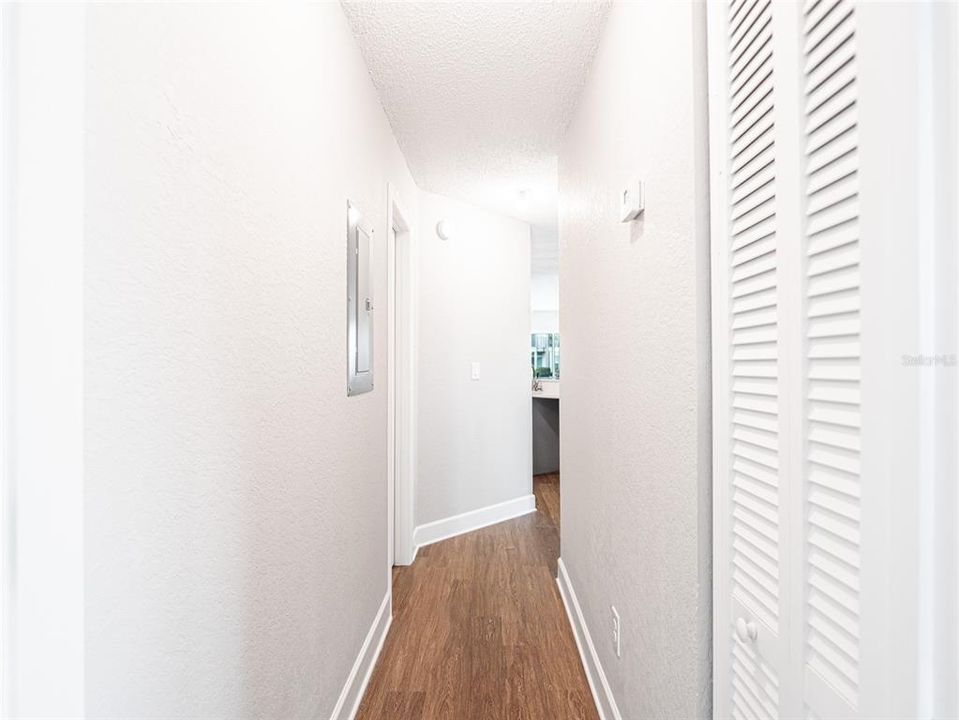 For Sale: $129,990 (2 beds, 2 baths, 930 Square Feet)