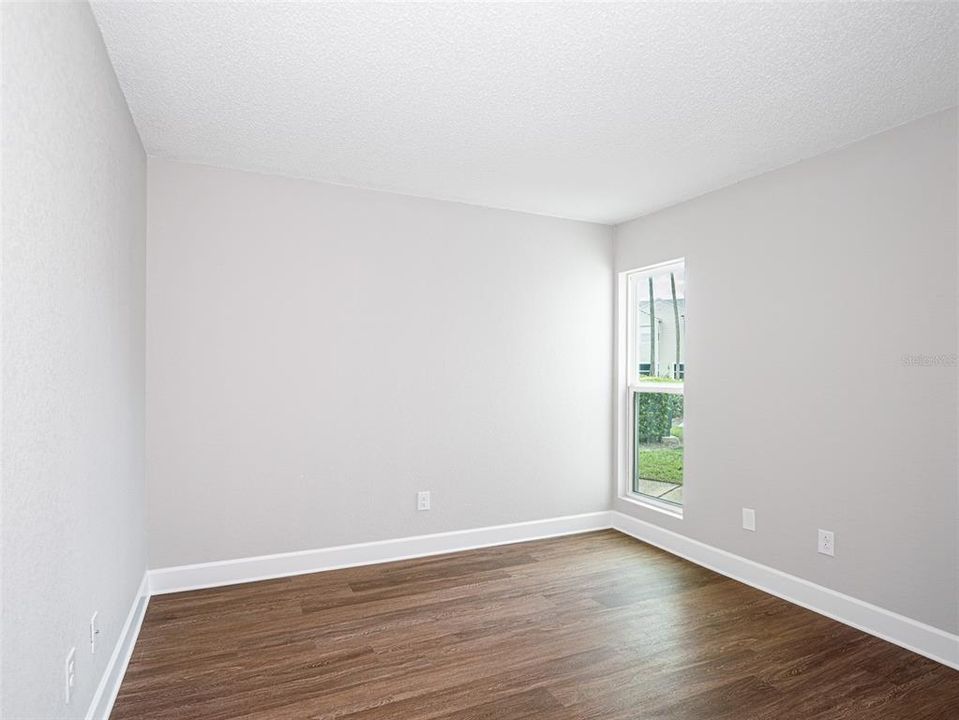 For Sale: $129,990 (2 beds, 2 baths, 930 Square Feet)