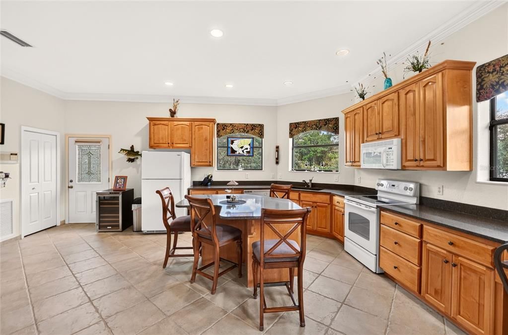 For Sale: $2,590,500 (6 beds, 5 baths, 6780 Square Feet)