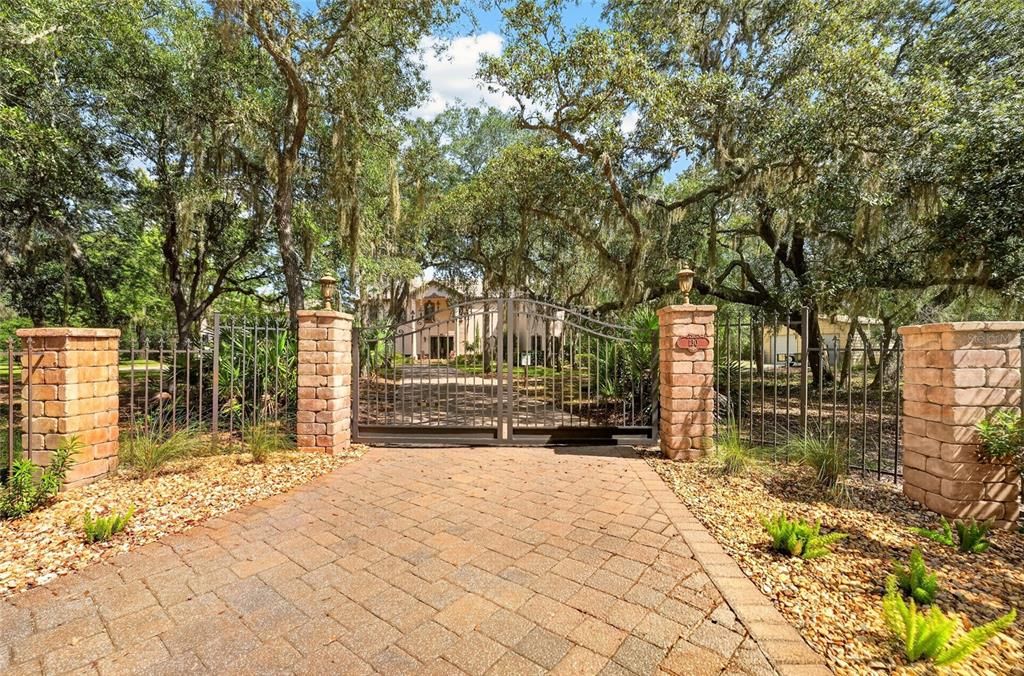 For Sale: $2,590,500 (6 beds, 5 baths, 6780 Square Feet)