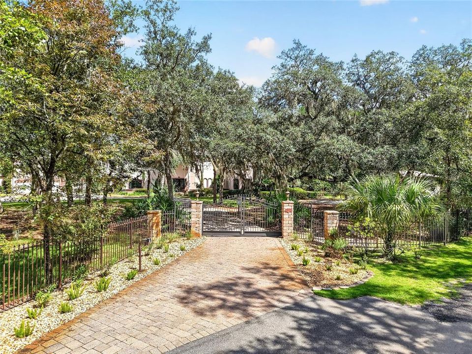 For Sale: $2,590,500 (6 beds, 5 baths, 6780 Square Feet)