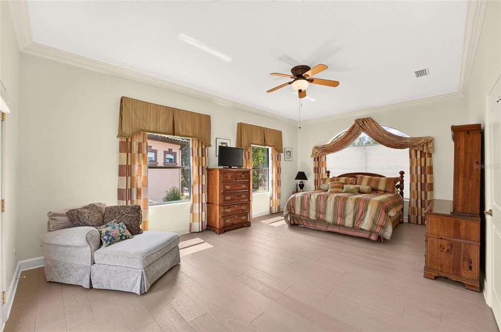 For Sale: $2,590,500 (6 beds, 5 baths, 6780 Square Feet)