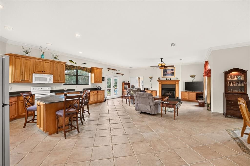 For Sale: $2,590,500 (6 beds, 5 baths, 6780 Square Feet)