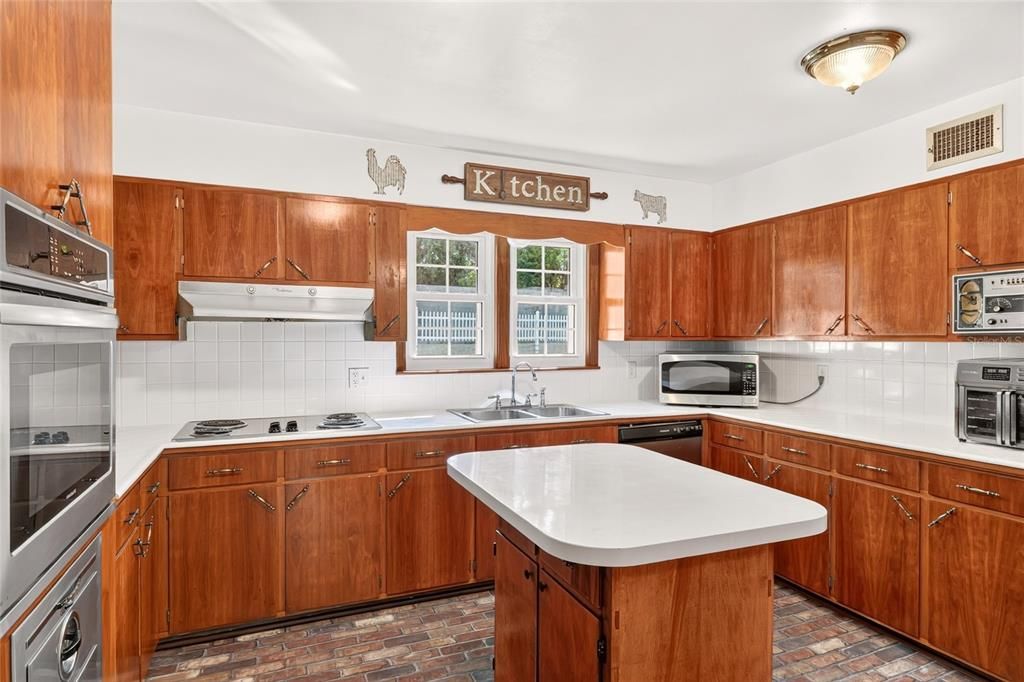 En Venta: $779,500 (5 camas, 3 baños, 3528 Pies cuadrados)