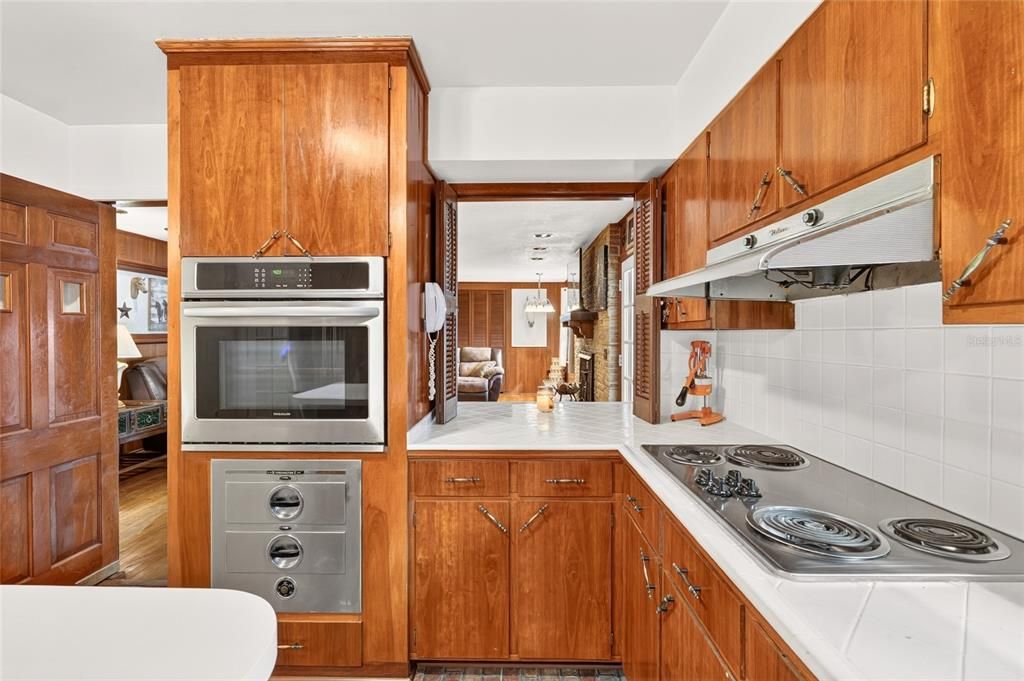 En Venta: $779,500 (5 camas, 3 baños, 3528 Pies cuadrados)