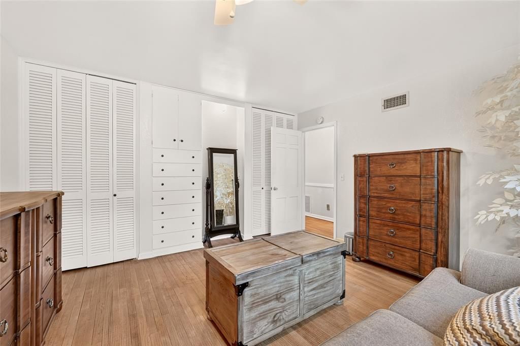 En Venta: $779,500 (5 camas, 3 baños, 3528 Pies cuadrados)