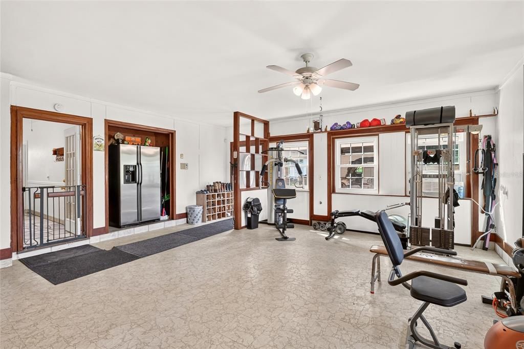 En Venta: $779,500 (5 camas, 3 baños, 3528 Pies cuadrados)