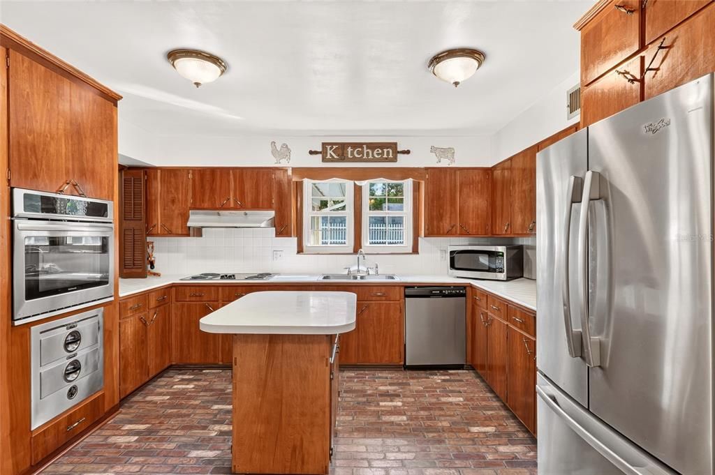 En Venta: $779,500 (5 camas, 3 baños, 3528 Pies cuadrados)