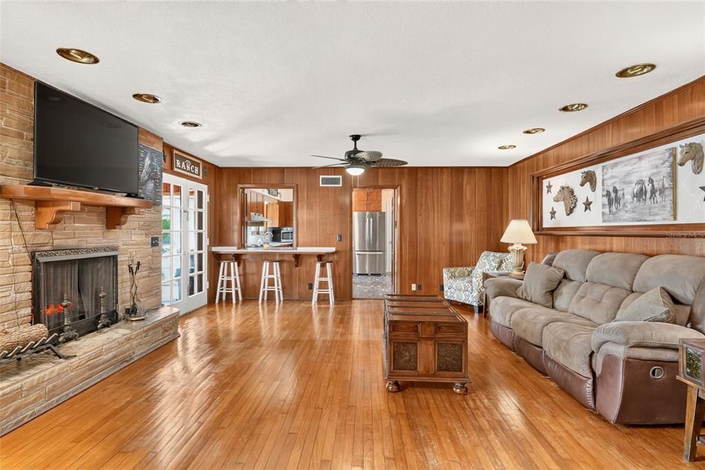 En Venta: $779,500 (5 camas, 3 baños, 3528 Pies cuadrados)