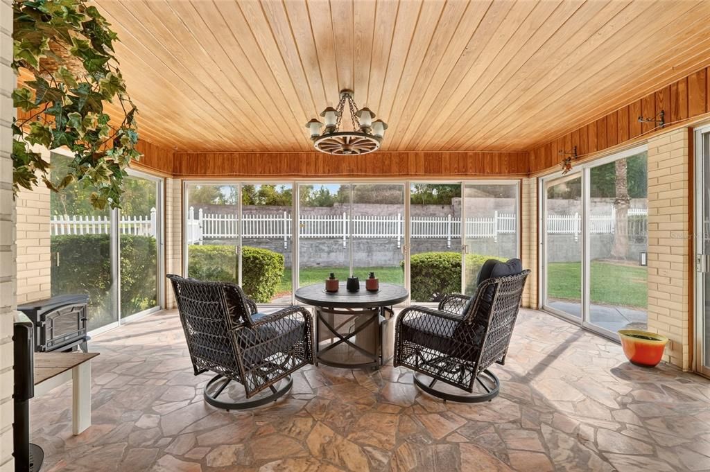 En Venta: $779,500 (5 camas, 3 baños, 3528 Pies cuadrados)