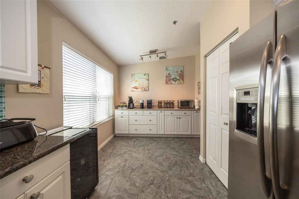 For Sale: $525,000 (3 beds, 2 baths, 1716 Square Feet)