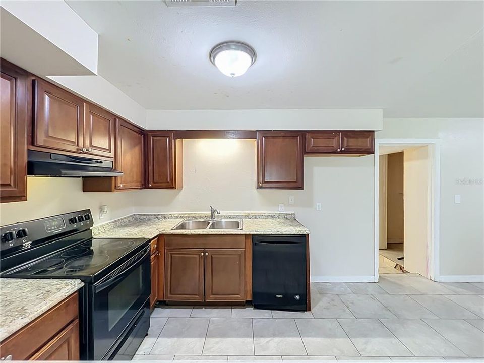 For Sale: $185,000 (3 beds, 1 baths, 1136 Square Feet)