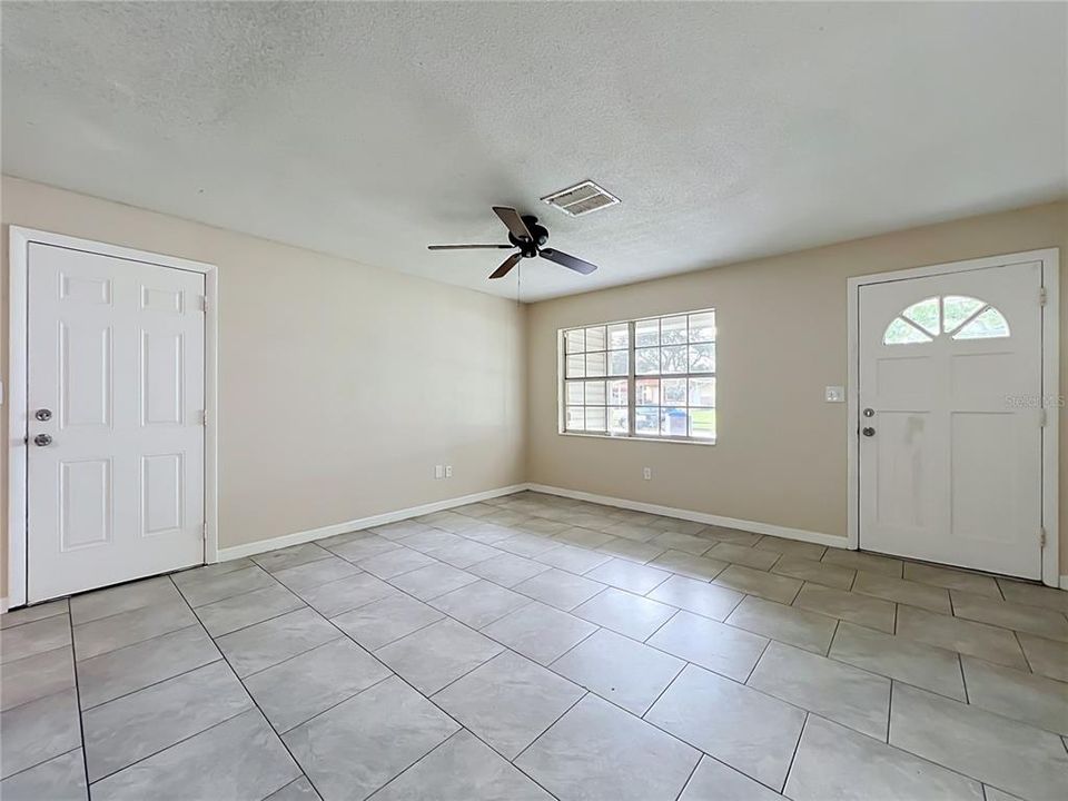 For Sale: $185,000 (3 beds, 1 baths, 1136 Square Feet)