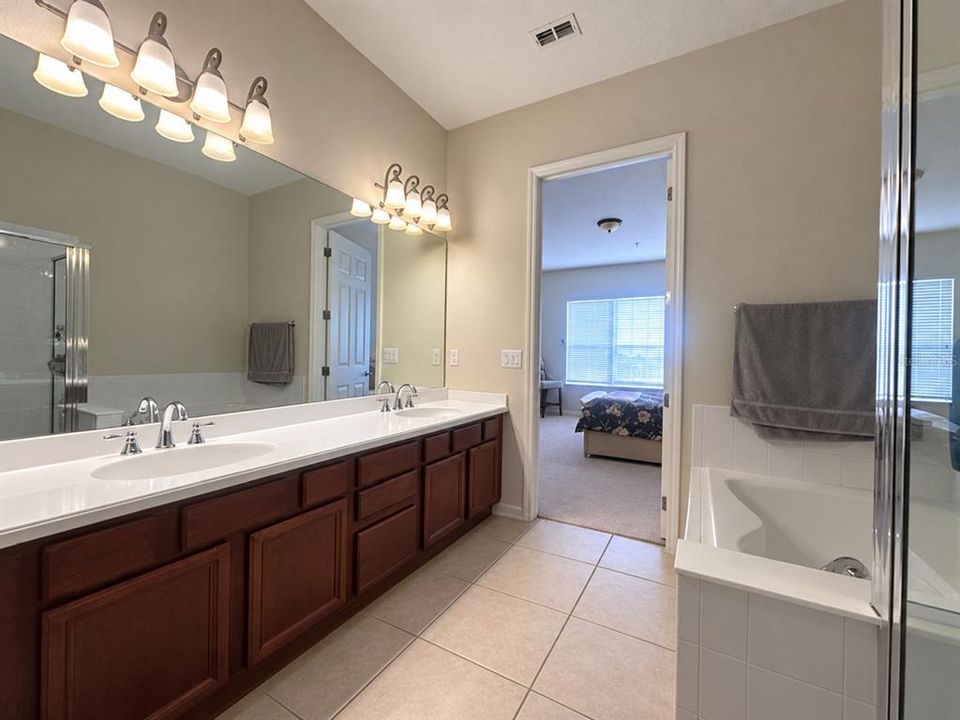 For Sale: $300,000 (3 beds, 2 baths, 1962 Square Feet)
