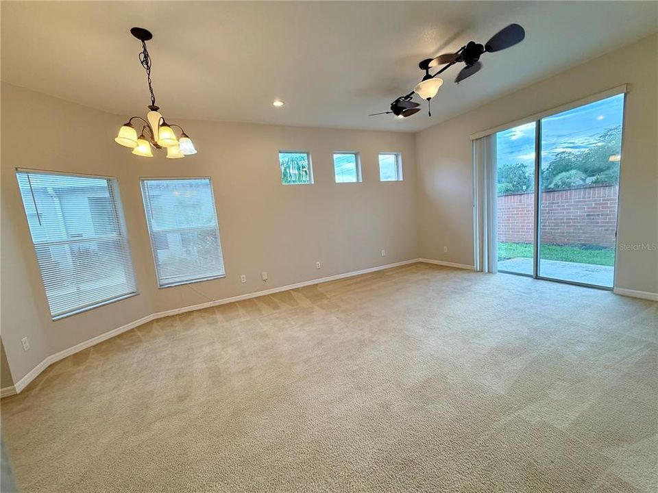 В аренду: $1,950 (3 спален, 2 ванн, 1386 Квадратных фут)