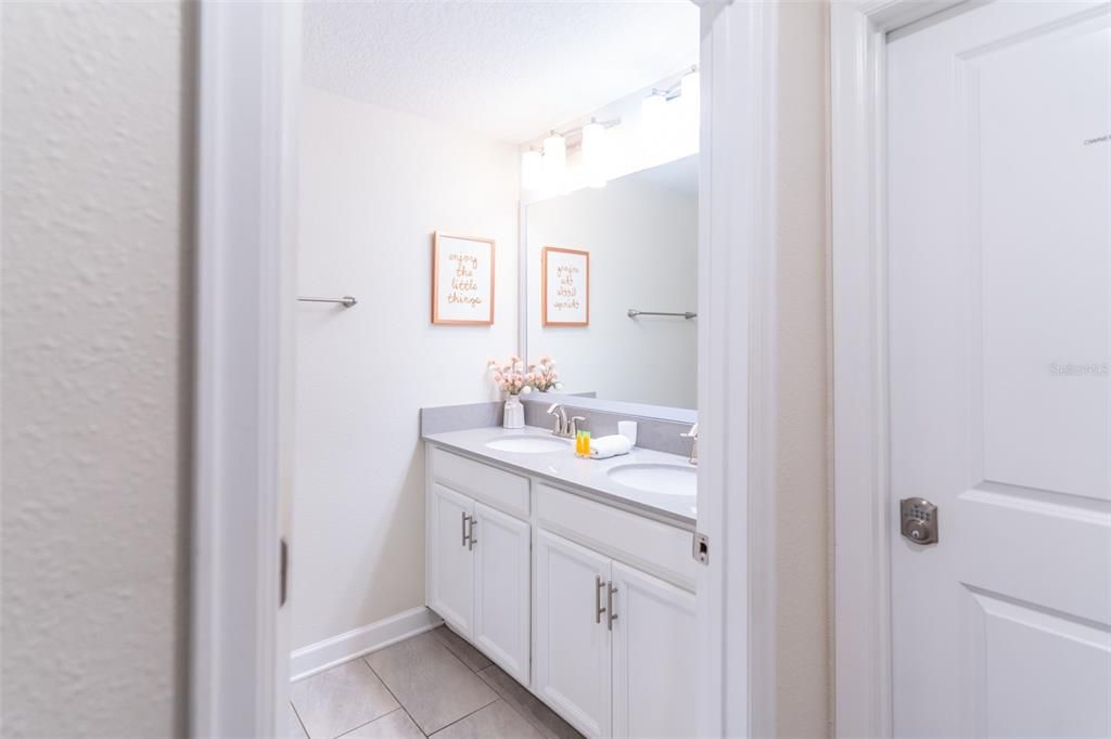 For Sale: $479,000 (4 beds, 3 baths, 1914 Square Feet)