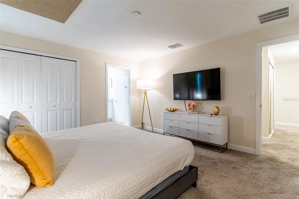 For Sale: $479,000 (4 beds, 3 baths, 1914 Square Feet)